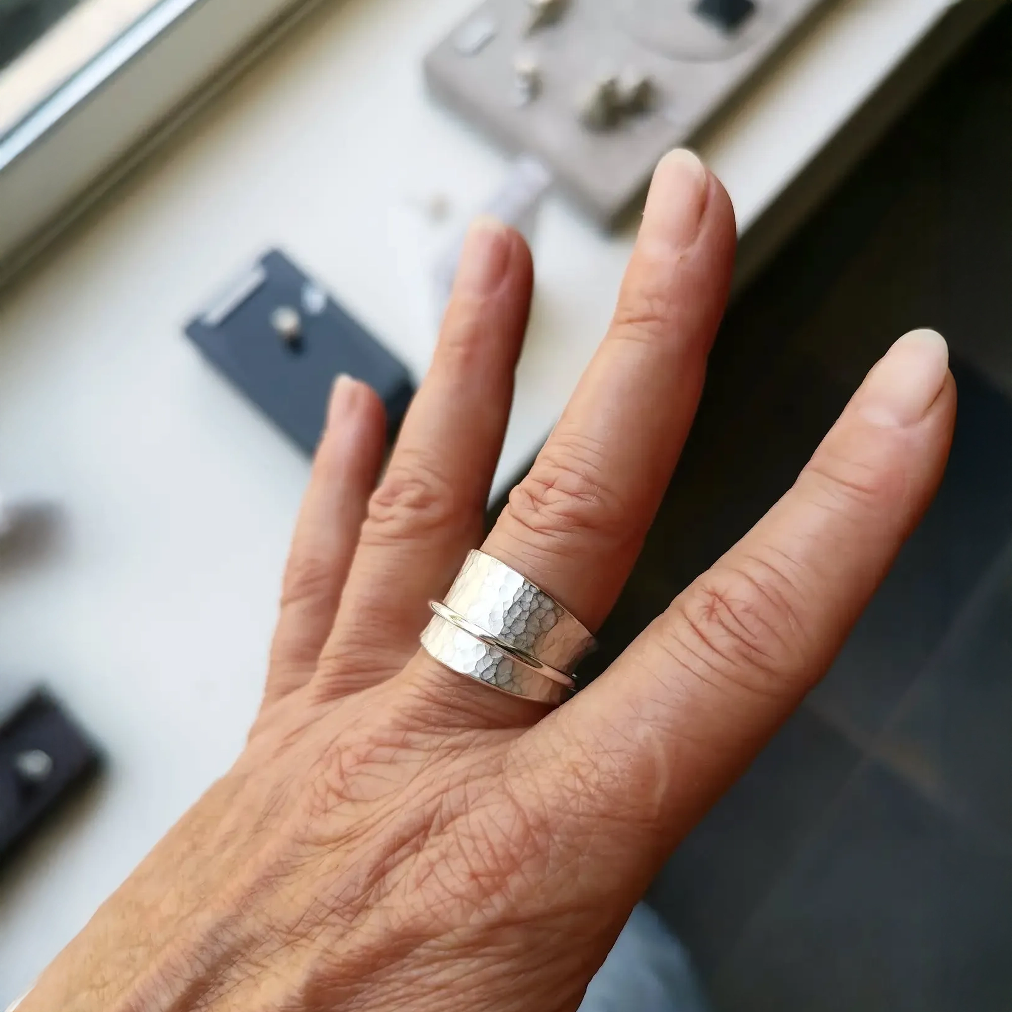 Bijou contemporain Britta Brand