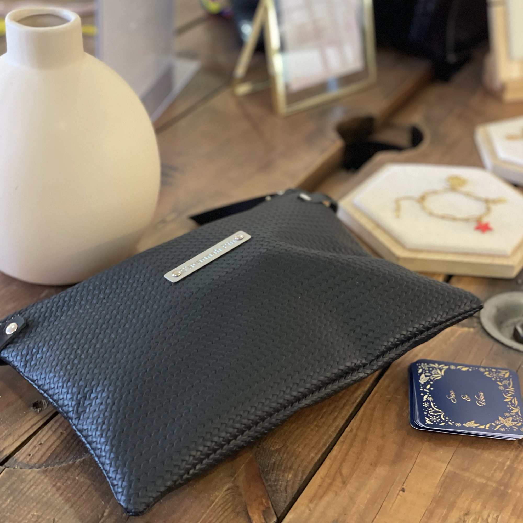 Sandrine Schlup en plein travail dans son atelier